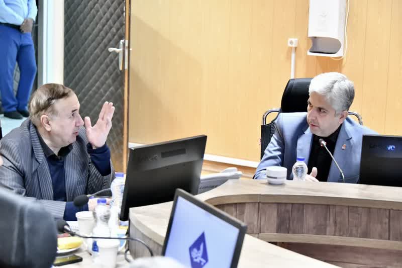 بازدید دکتر نوین از پالایشگاه تبریز