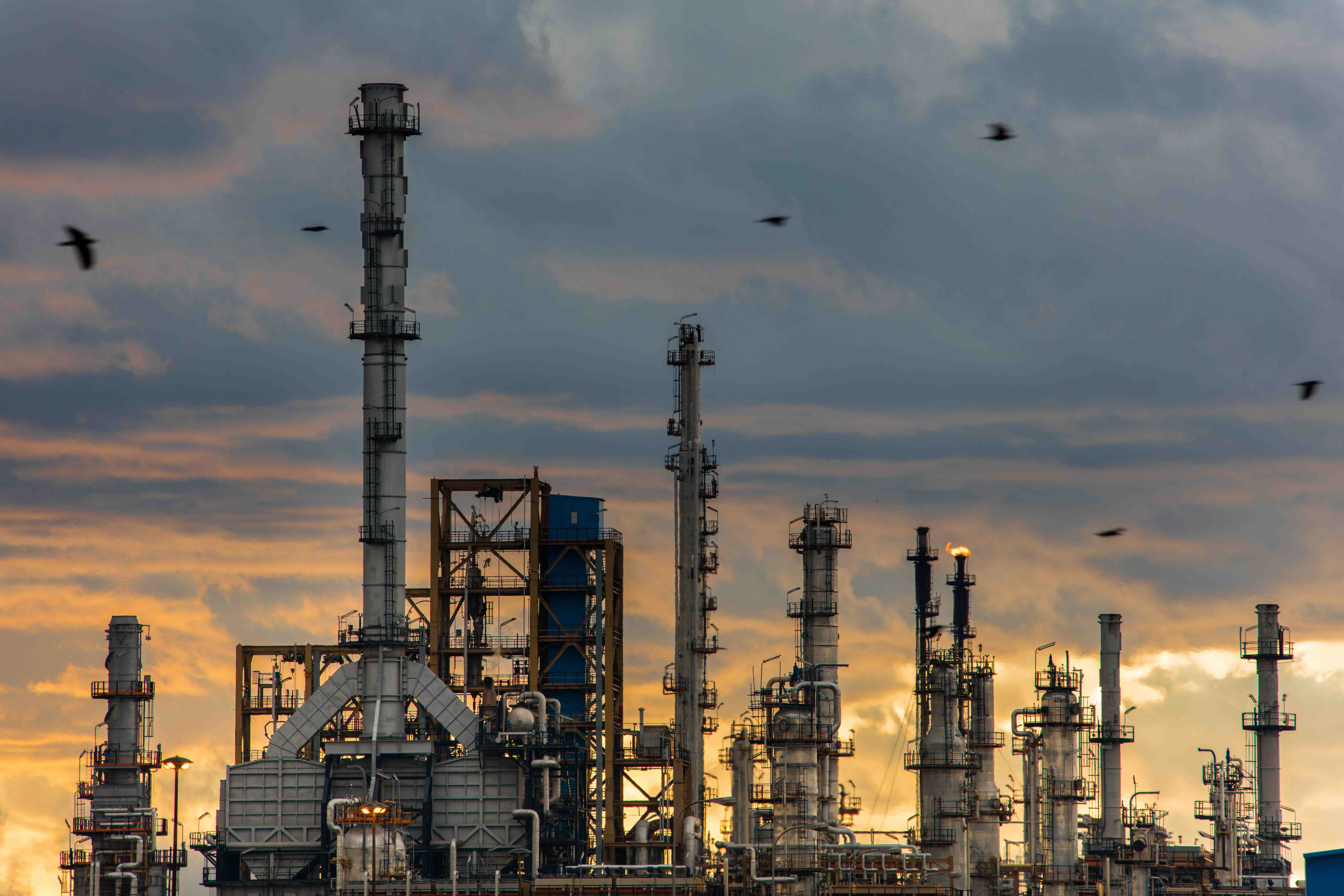 اعطای تسهیلات ازدواج، فرزندآوری و حمایتی به کارکنان شرکت پالایش نفت تبریز در دی‌ماه 1404